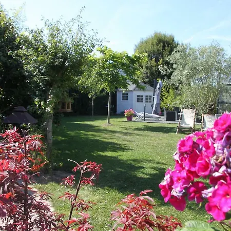 Le Poirier Bed & Breakfast