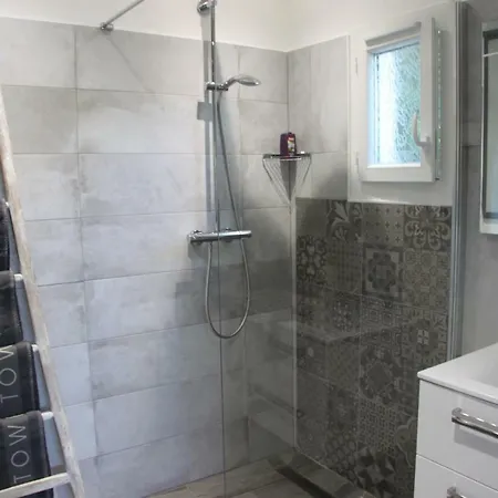 Le Poirier Bed & Breakfast