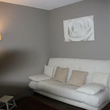 Le Poirier Bed & Breakfast