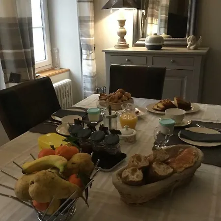 Le Poirier Bed & Breakfast