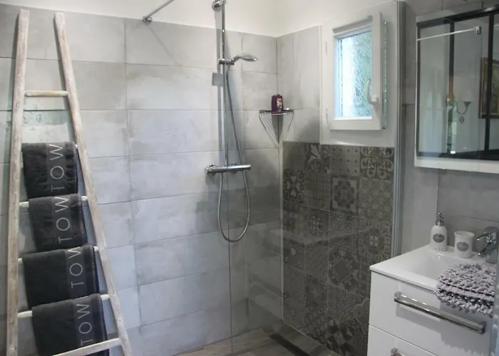 Le Poirier Nocleg ze śniadaniem