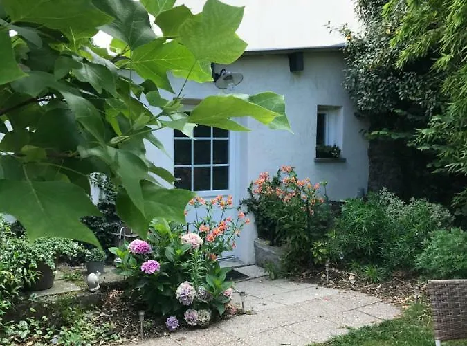 Nocleg ze śniadaniem Le Poirier 2*