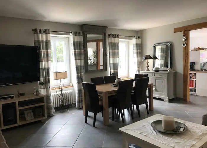 Le Poirier Nocleg ze śniadaniem 2*